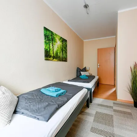Fuerst-pueckler-apartment_bis 6 Personen_waschmaschine_kueche_2x Parkplaetze_terrasse_netflix Lägenhet